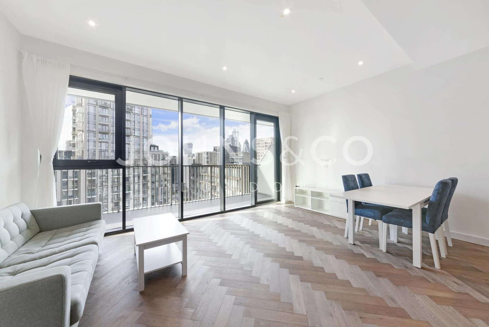 Flat Merino Gardens in Greater London