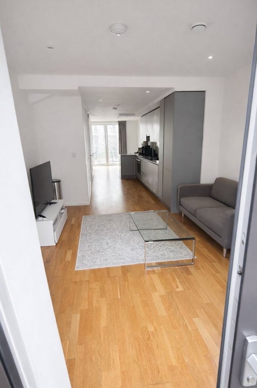 Room Mirabelle Gardens in Greater London