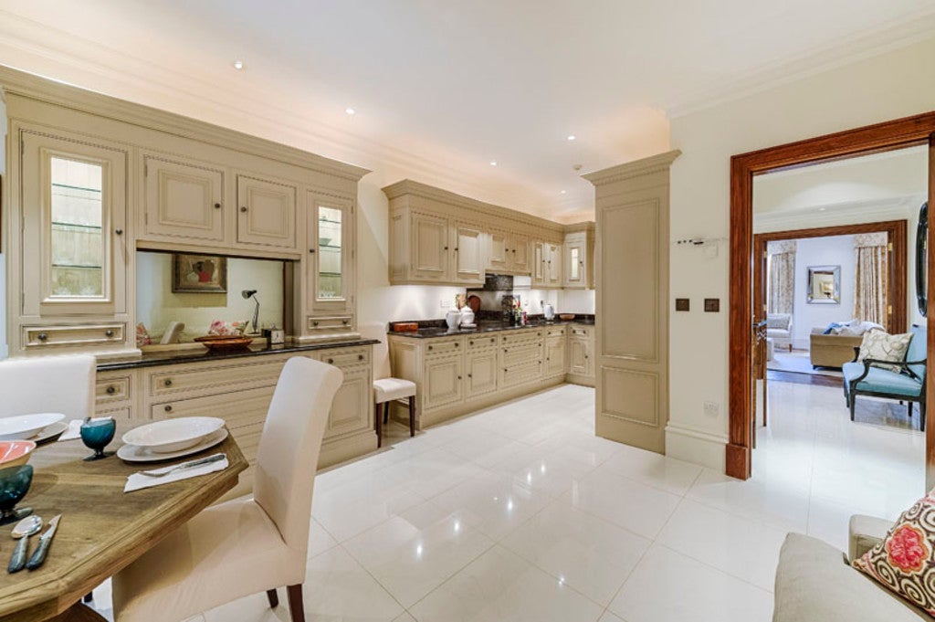 Flat Fulham Road in Greater London