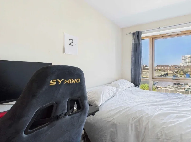 Room Pioneer Close in Greater London