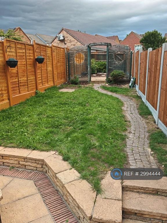 House Maunder Close in Grays