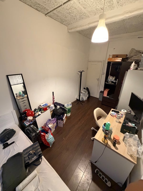 Room Roscoe Street in Greater London