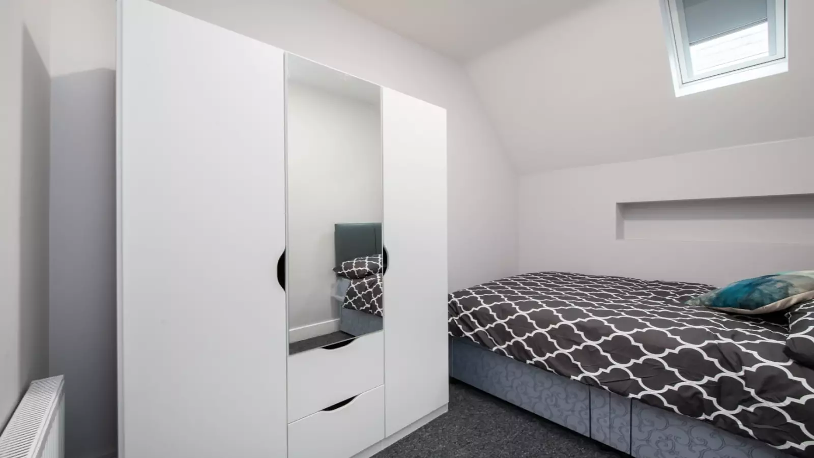 Room South Park Road in Greater London