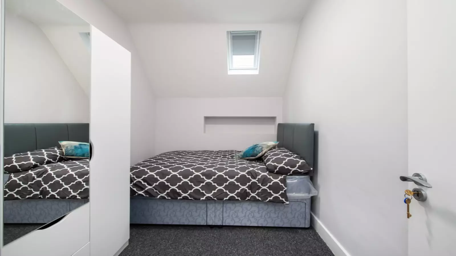 Room South Park Road in Greater London