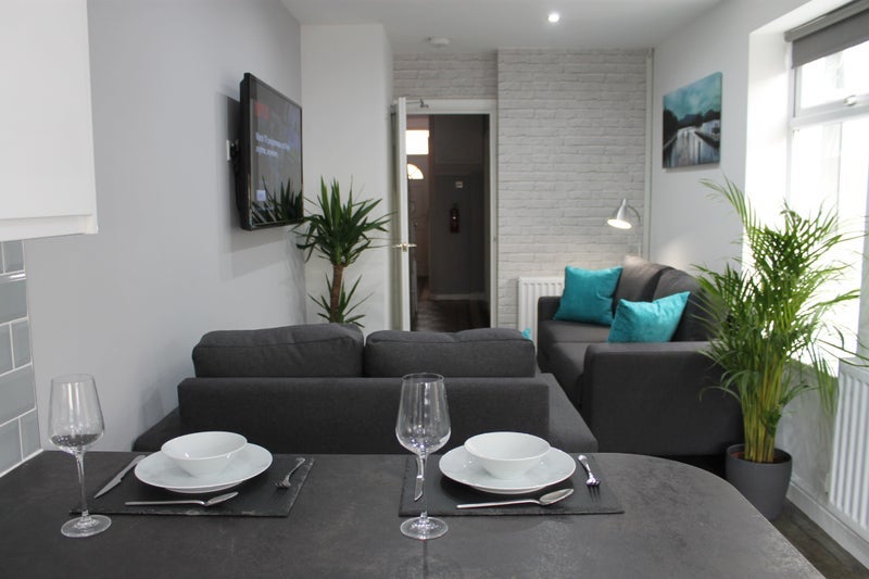 Room Dogfield Street in Cardiff