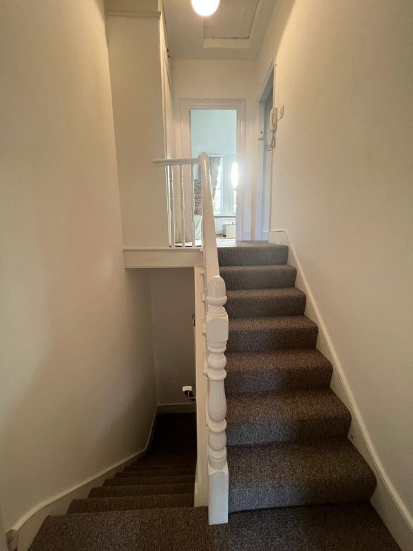 Room Lower Road in Greater London
