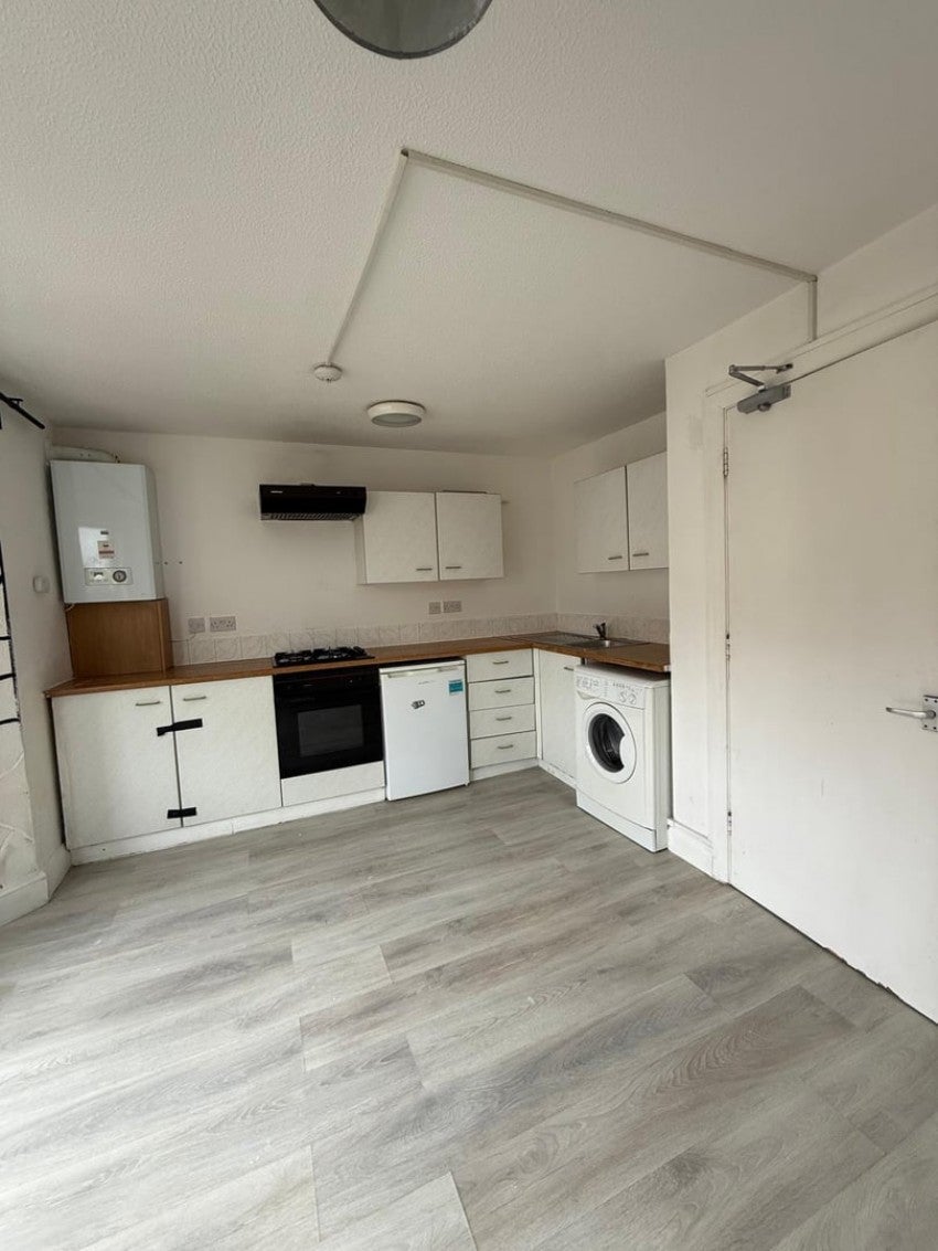 Flat George Lane in Greater London