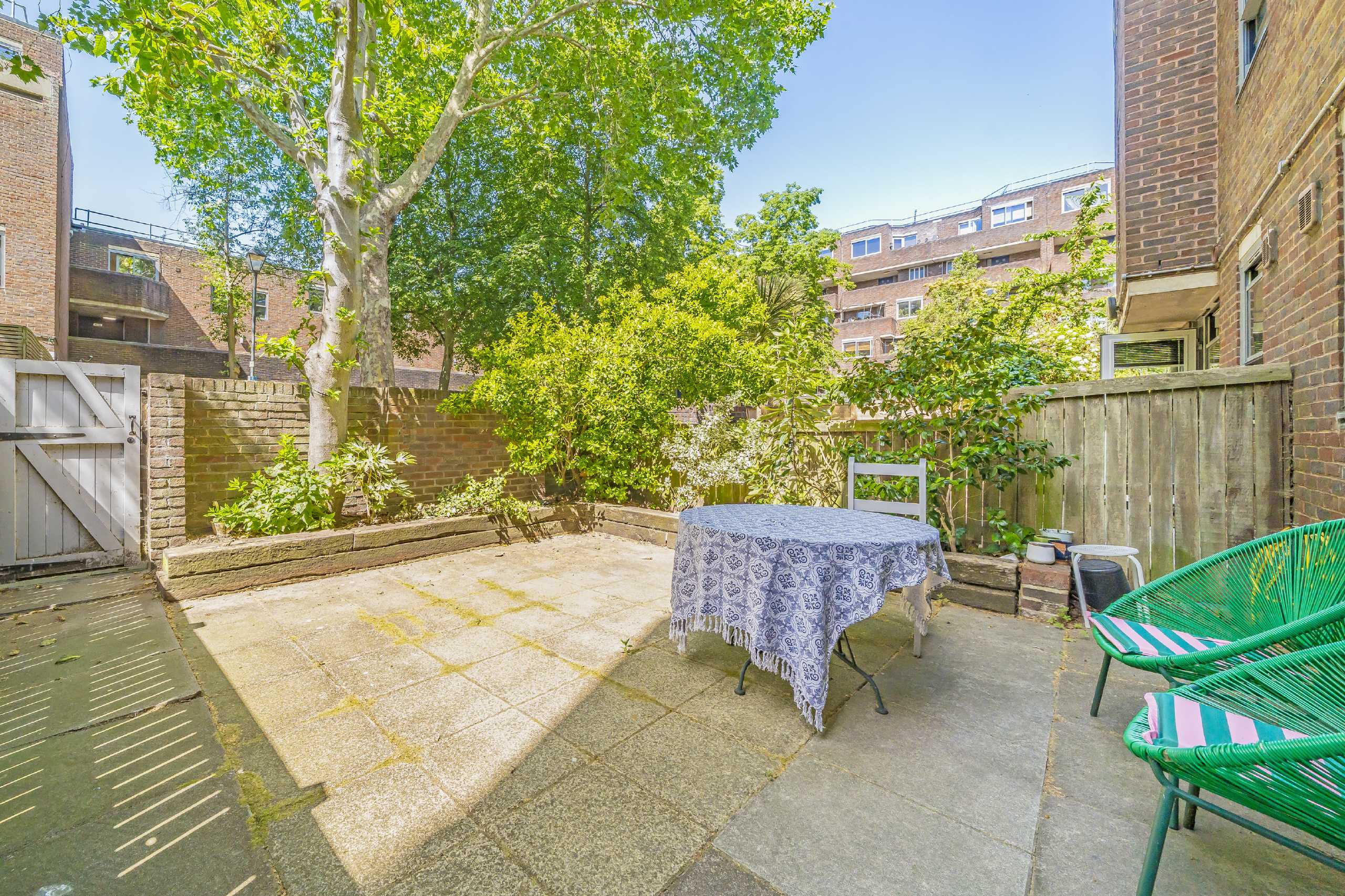 Flat Dartmouth Close in City of Westminster