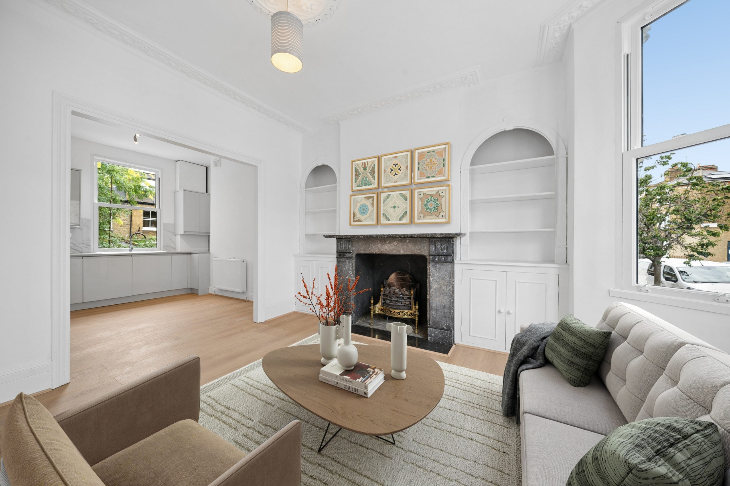 Flat Brackenbury Road in Greater London
