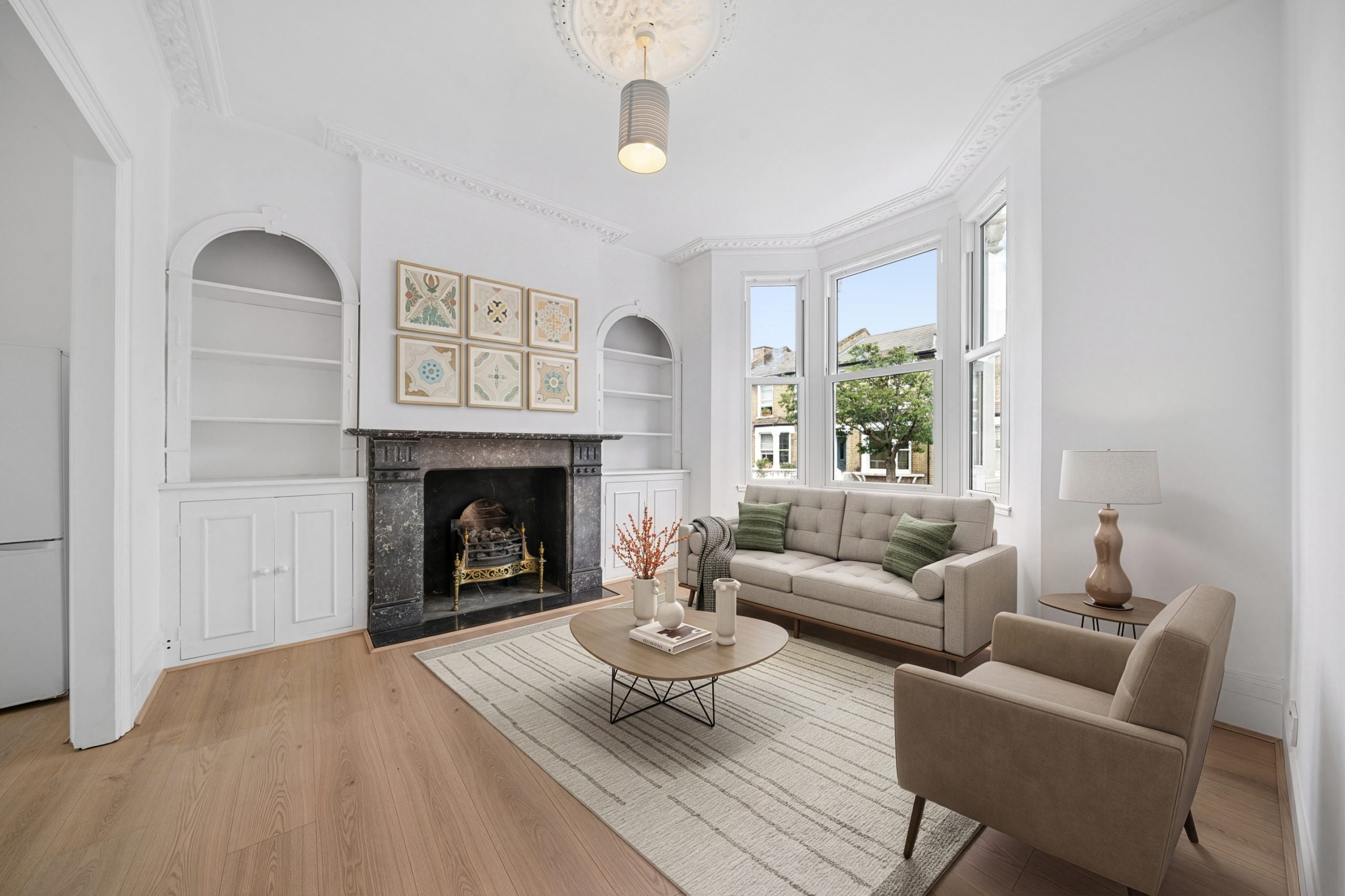Flat Brackenbury Road in Greater London