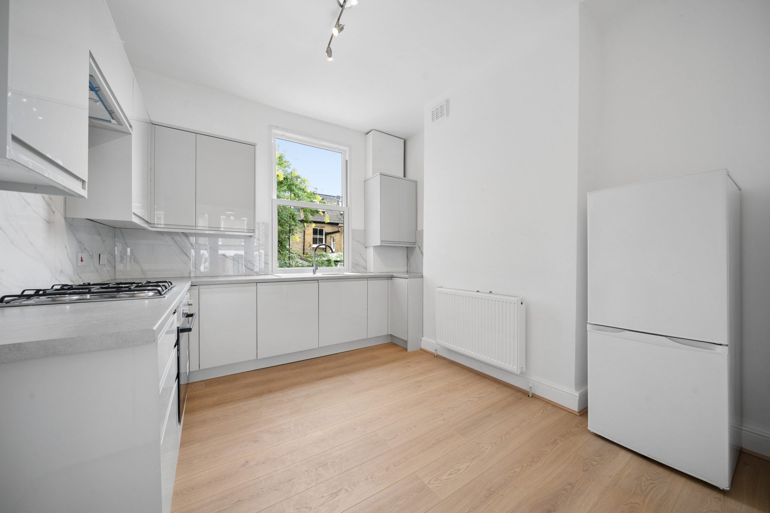 Flat Brackenbury Road in Greater London