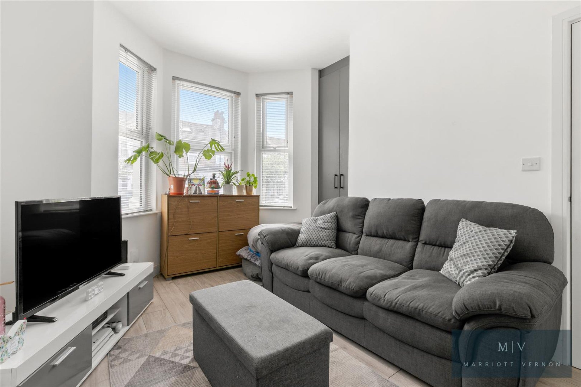 Flat Greenside Road in Greater London