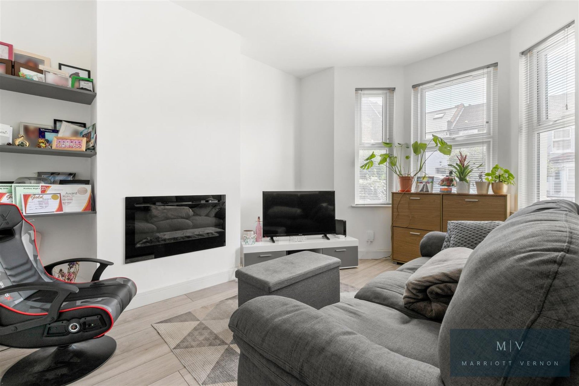 Flat Greenside Road in Greater London