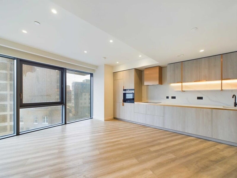 Room Marsh Wall in Greater London