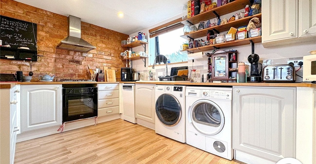 Flat Clifford Way in Maidstone