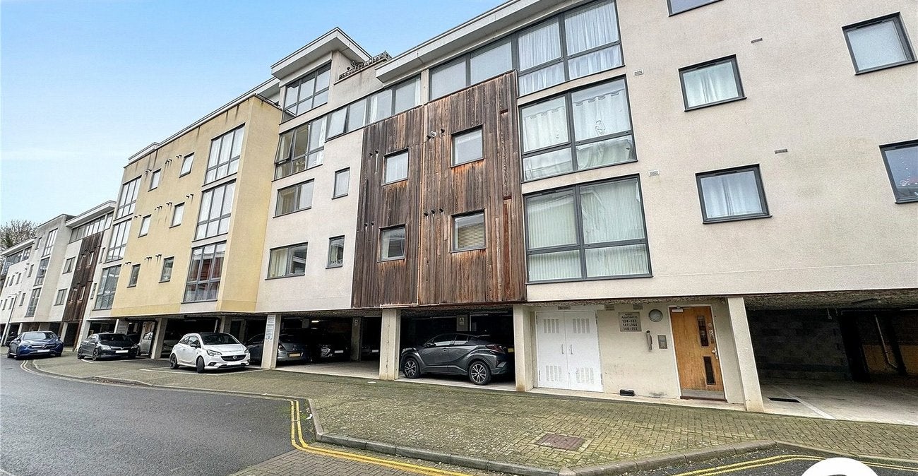 Flat Clifford Way in Maidstone