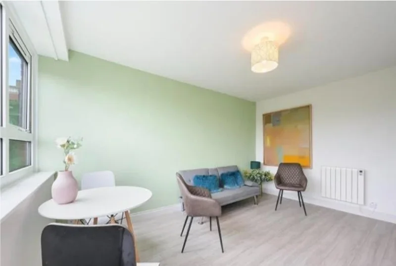 Flat Shuttleworth Road in Greater London