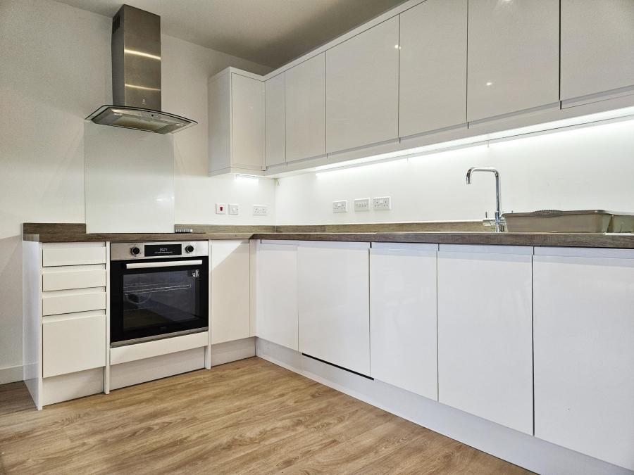 Flat Leacon Road in Ashford