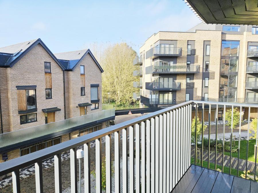 Flat Leacon Road in Ashford