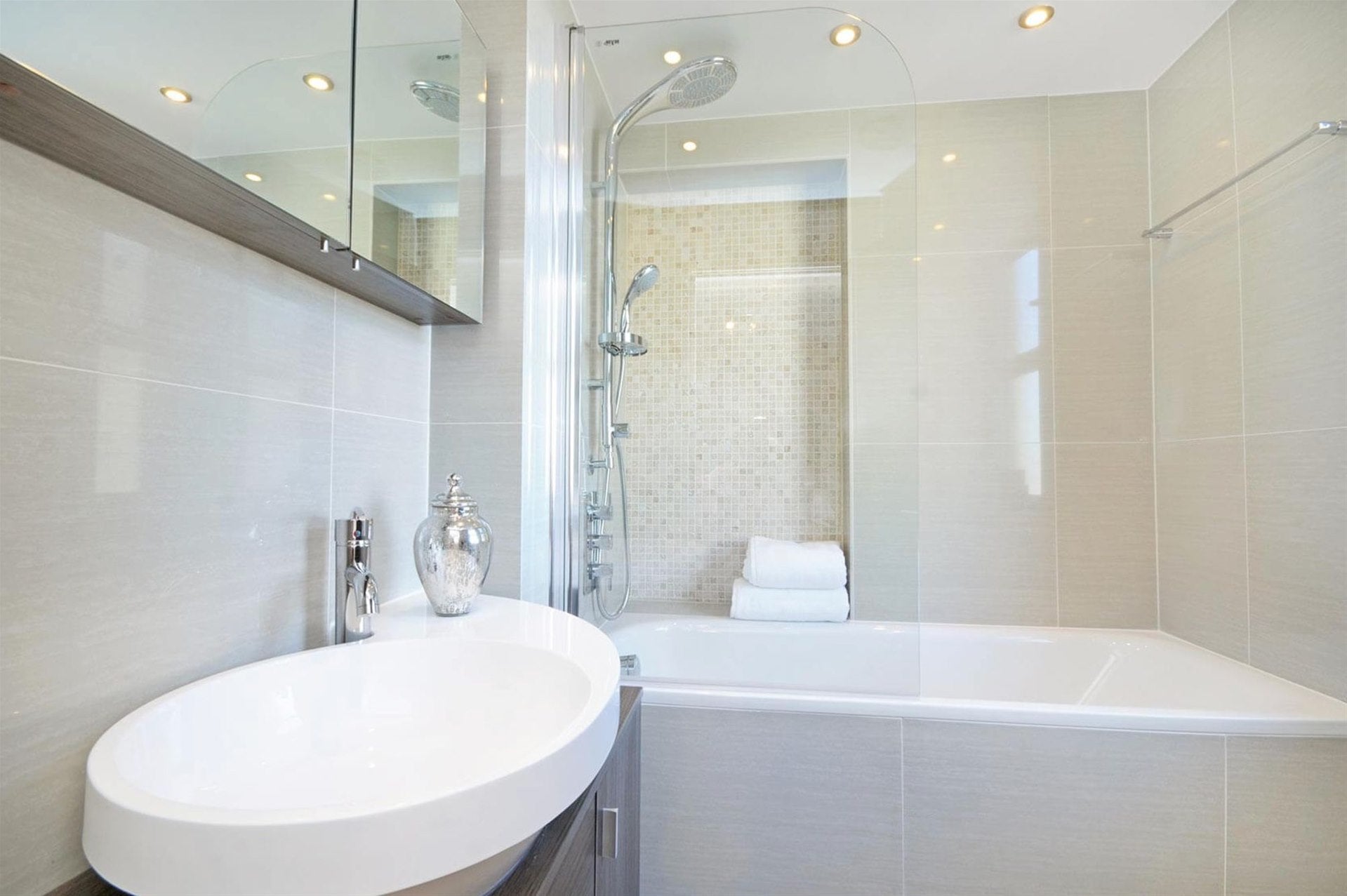 Flat Finchley Road in Greater London