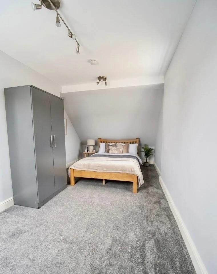 Flat London Road in Greater London