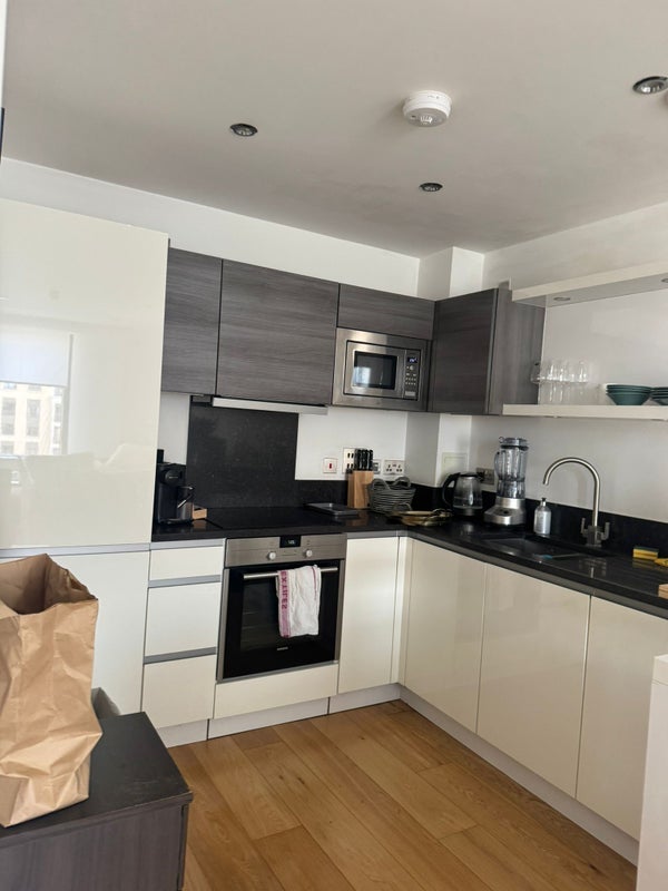Room Faraday Road in Greater London