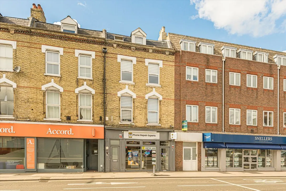 Flat High Street in Greater London