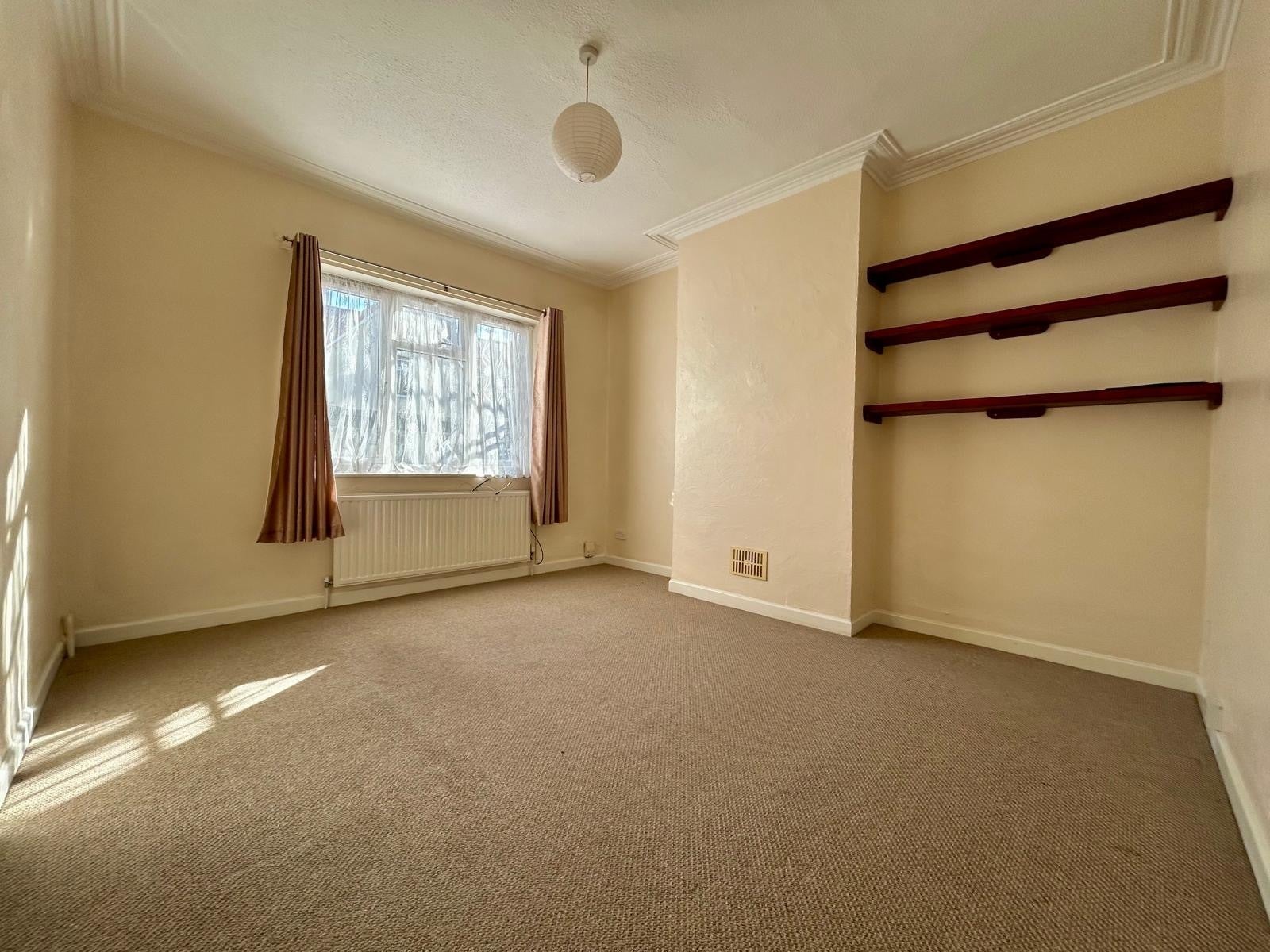 Flat Greenbank Road in Bristol