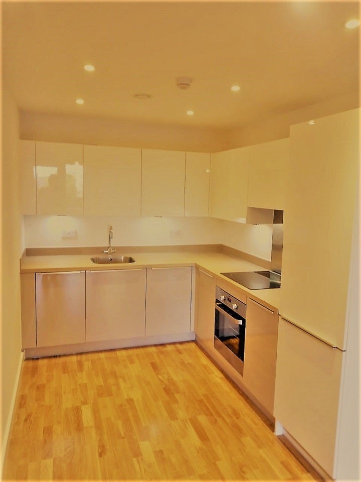 Flat Windsor Road in Slough