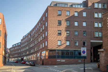 Flat Surrey Street in Sheffield