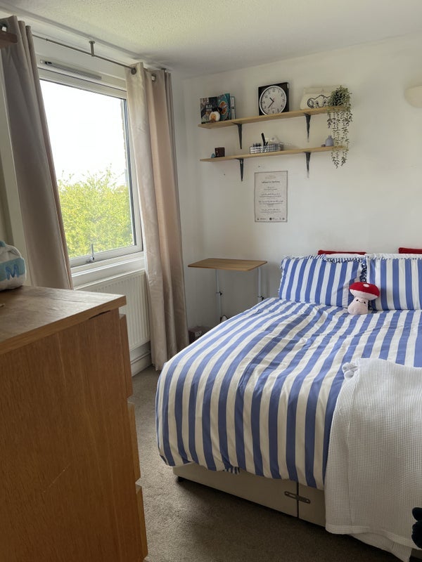 Room Burcham Street in Greater London