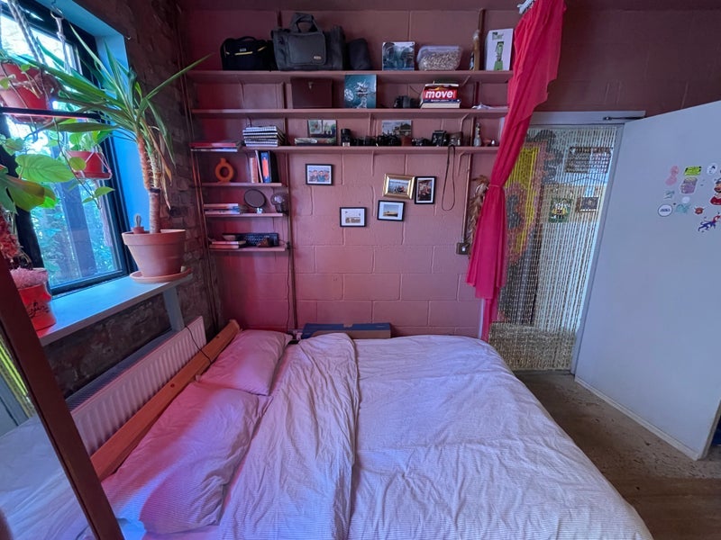 Room Overbury Road in Greater London