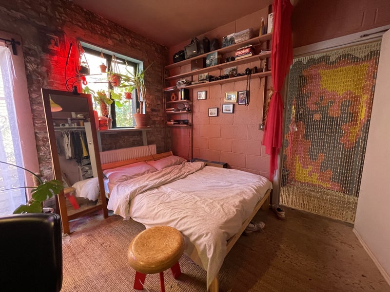 Room Overbury Road in Greater London
