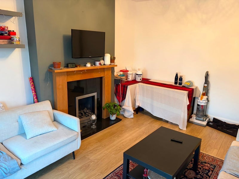 Room Park Road in Greater London