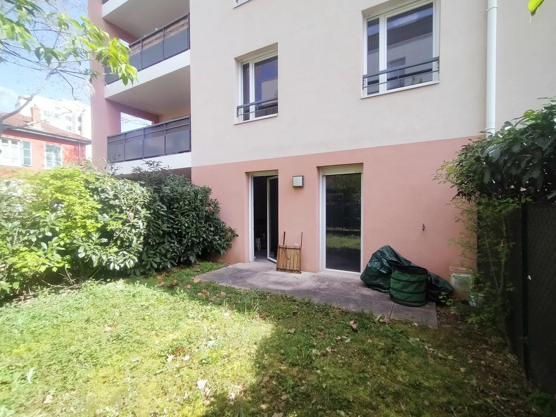 Flat Rue Vaillant-Couturier in Vénissieux
