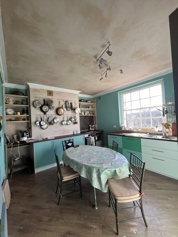 Room Groveway in Greater London
