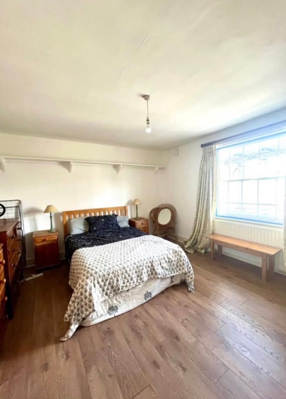 Room Groveway in Greater London