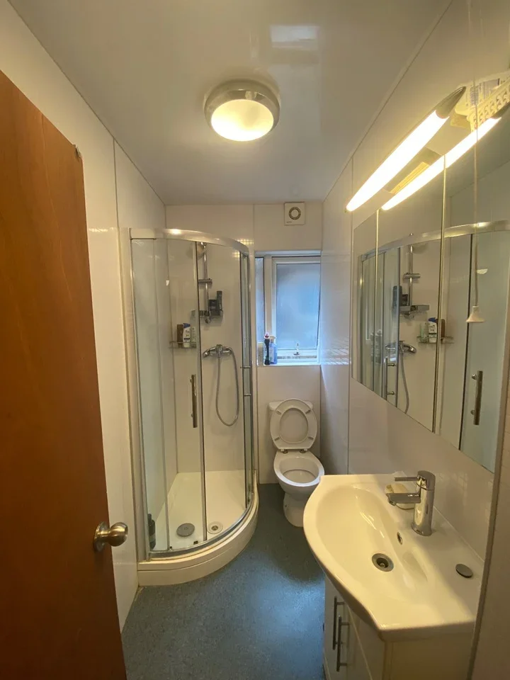 Room Golders Green Crescent in Greater London