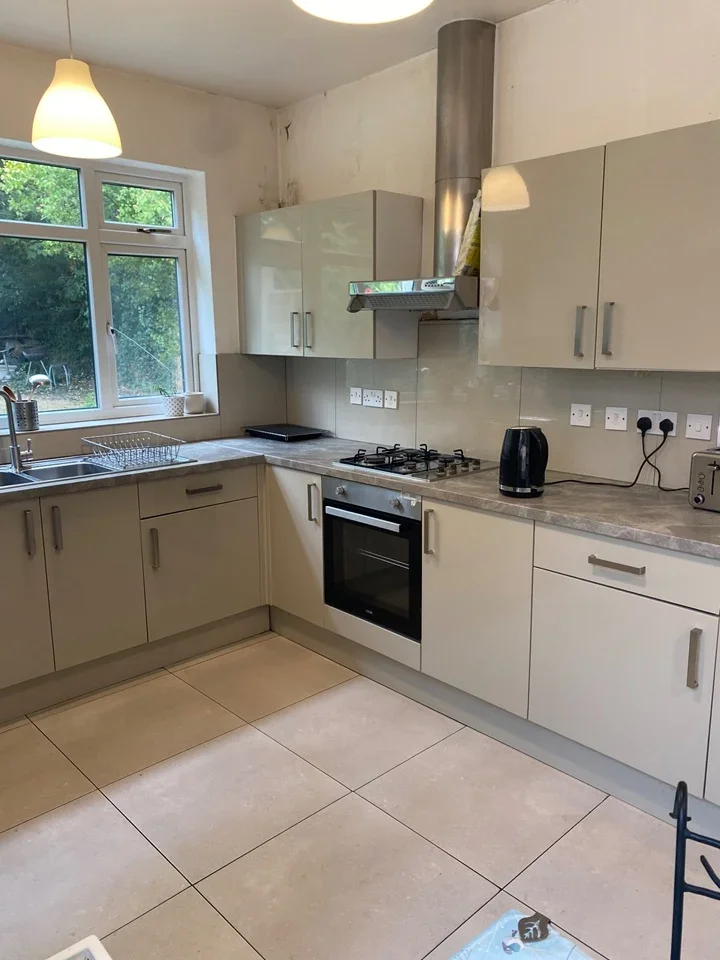 Room Golders Green Crescent in Greater London