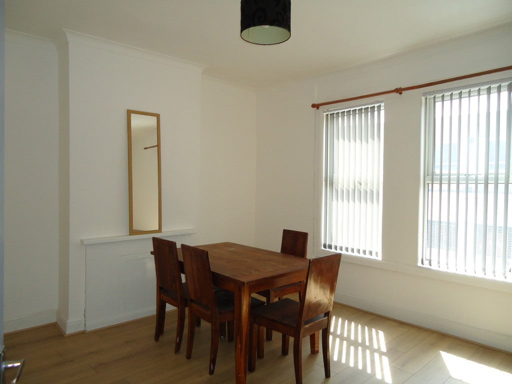 Flat Barnsley Road in Wakefield