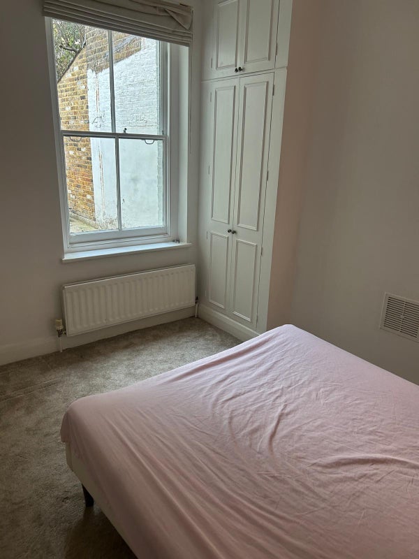 Room Averill Street in Greater London