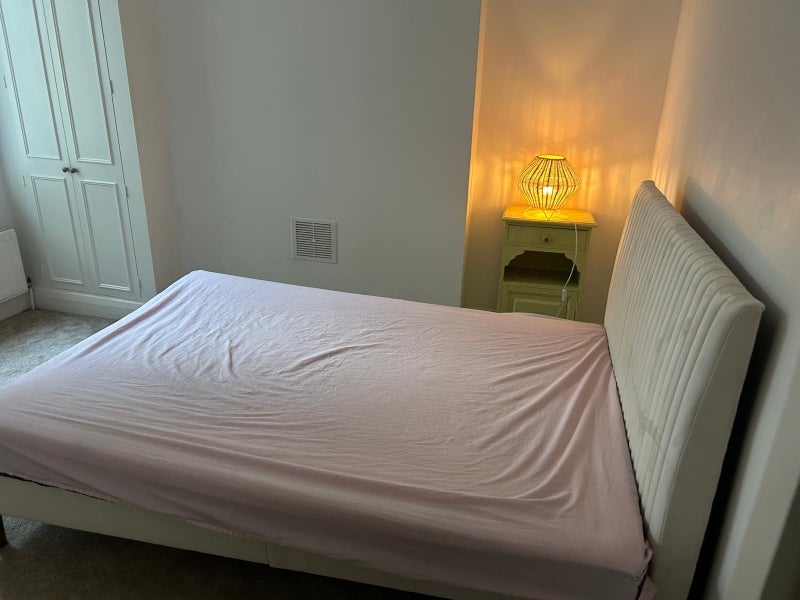 Room Averill Street in Greater London