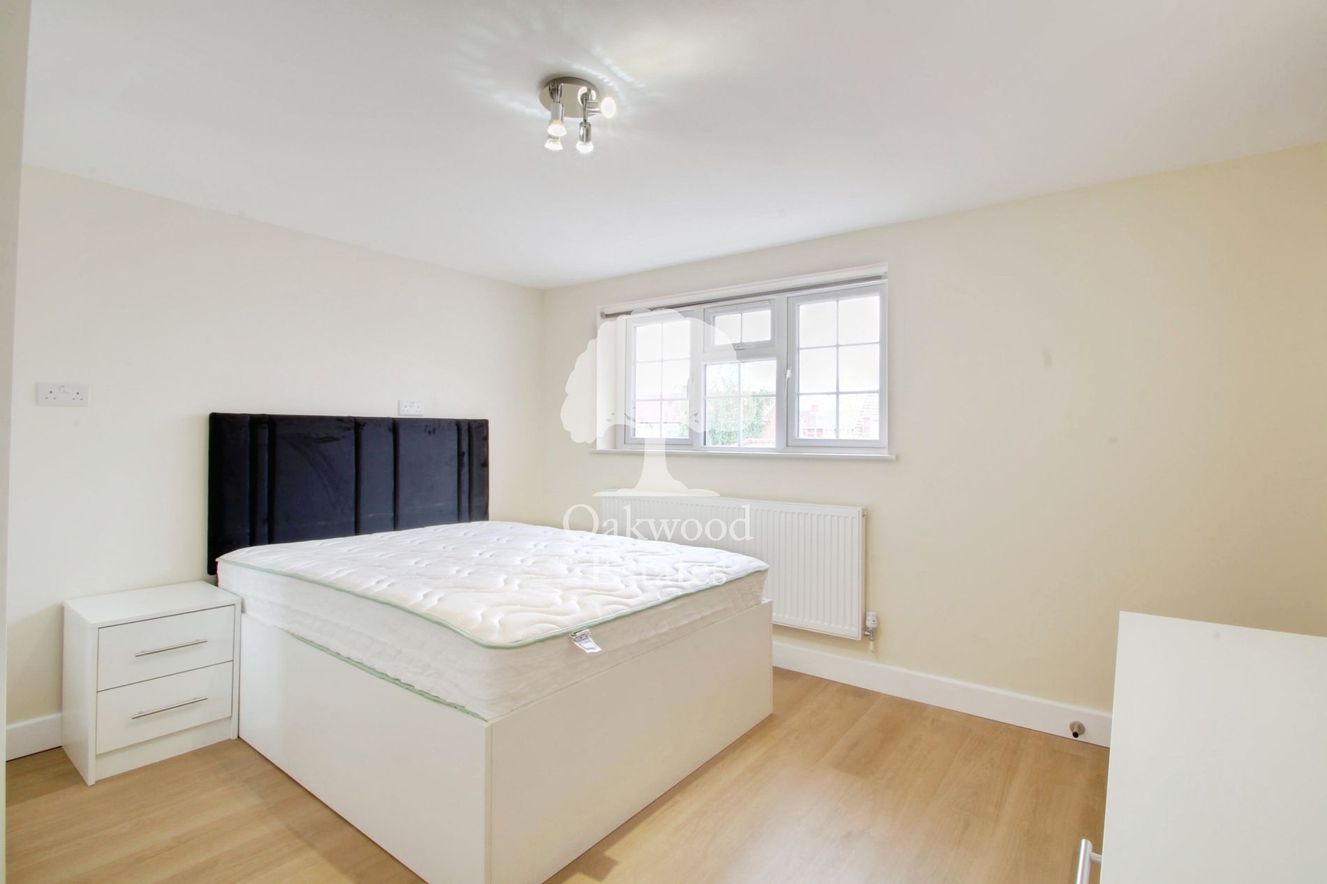 Room Parlaunt Road in Slough