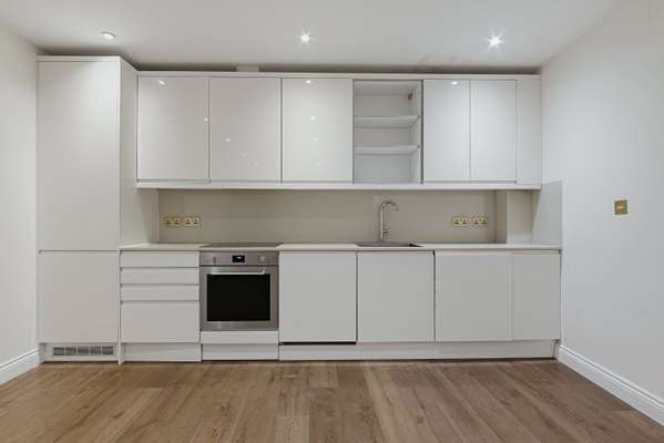 Flat Dod Street in Greater London