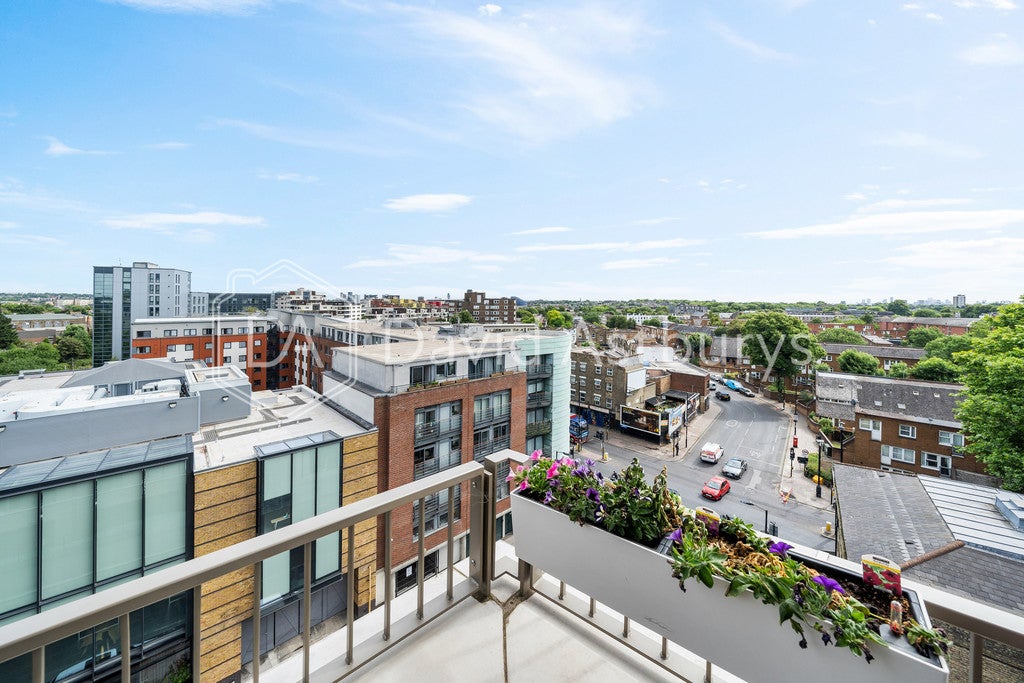 Flat Market Road in Greater London