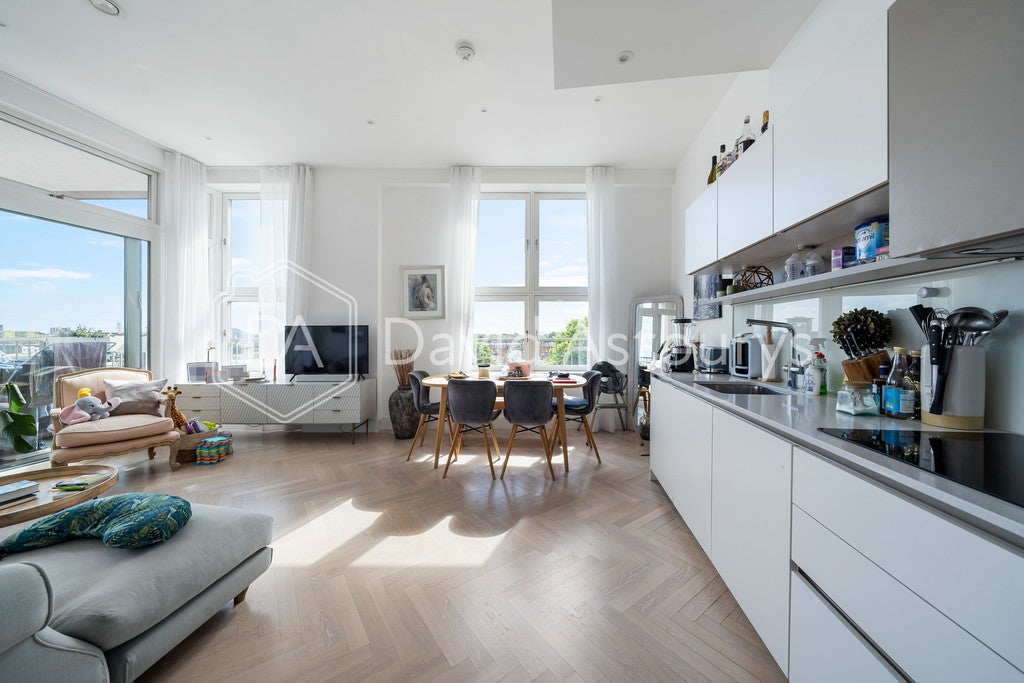 Flat Market Road in Greater London