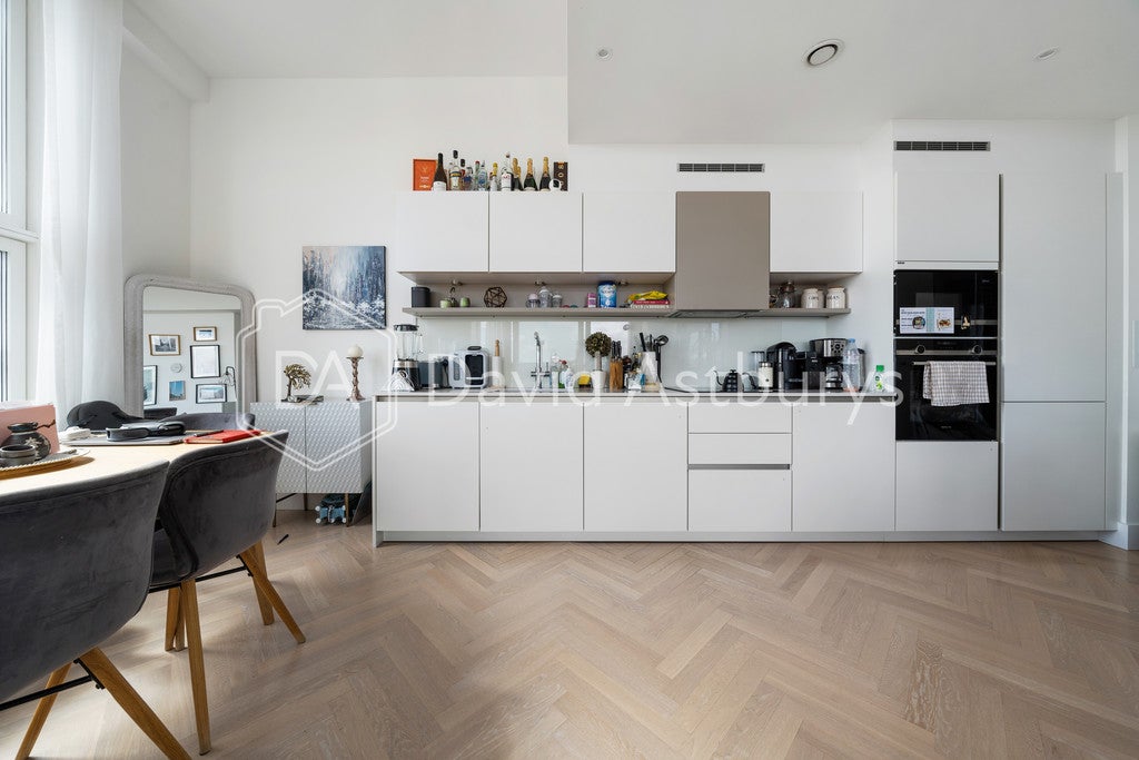 Flat Market Road in Greater London