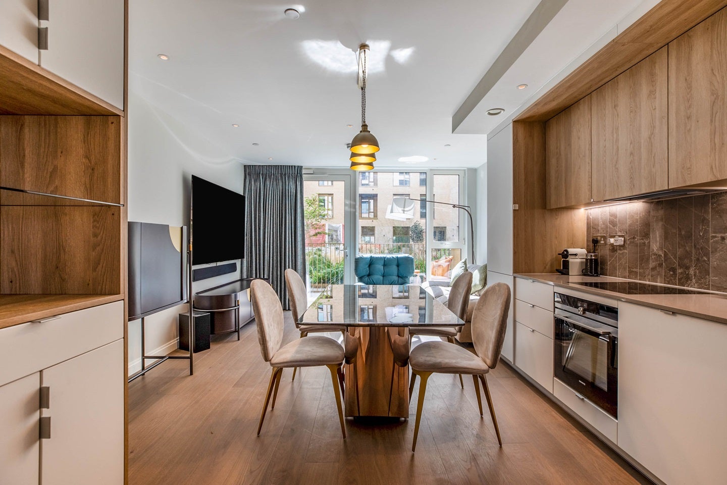Flat Kennington Lane in Greater London