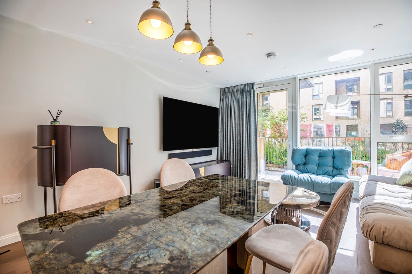 Flat Kennington Lane in Greater London
