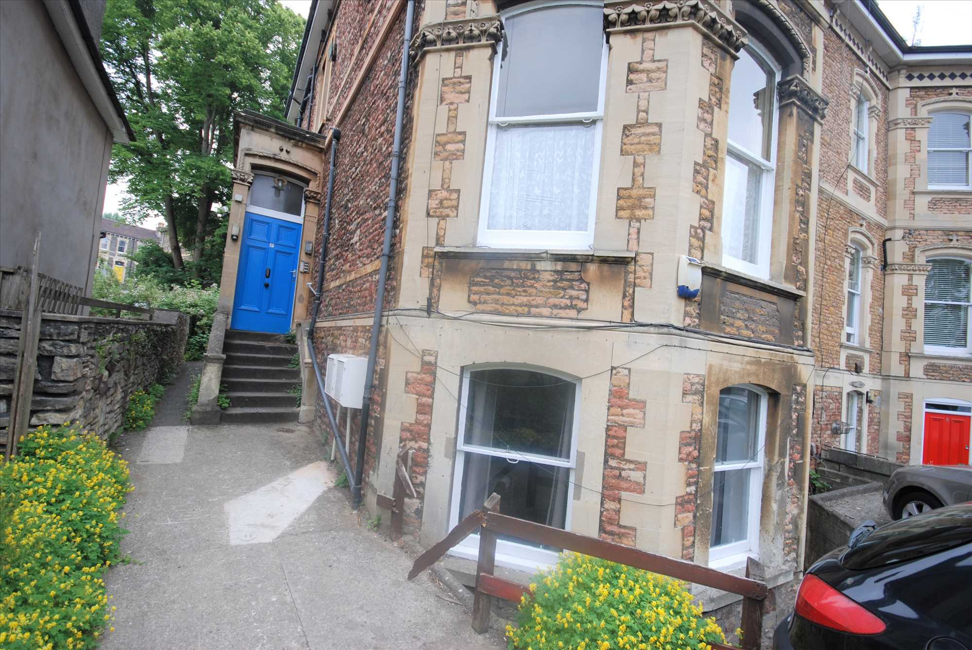 Flat Meridian Road in Bristol